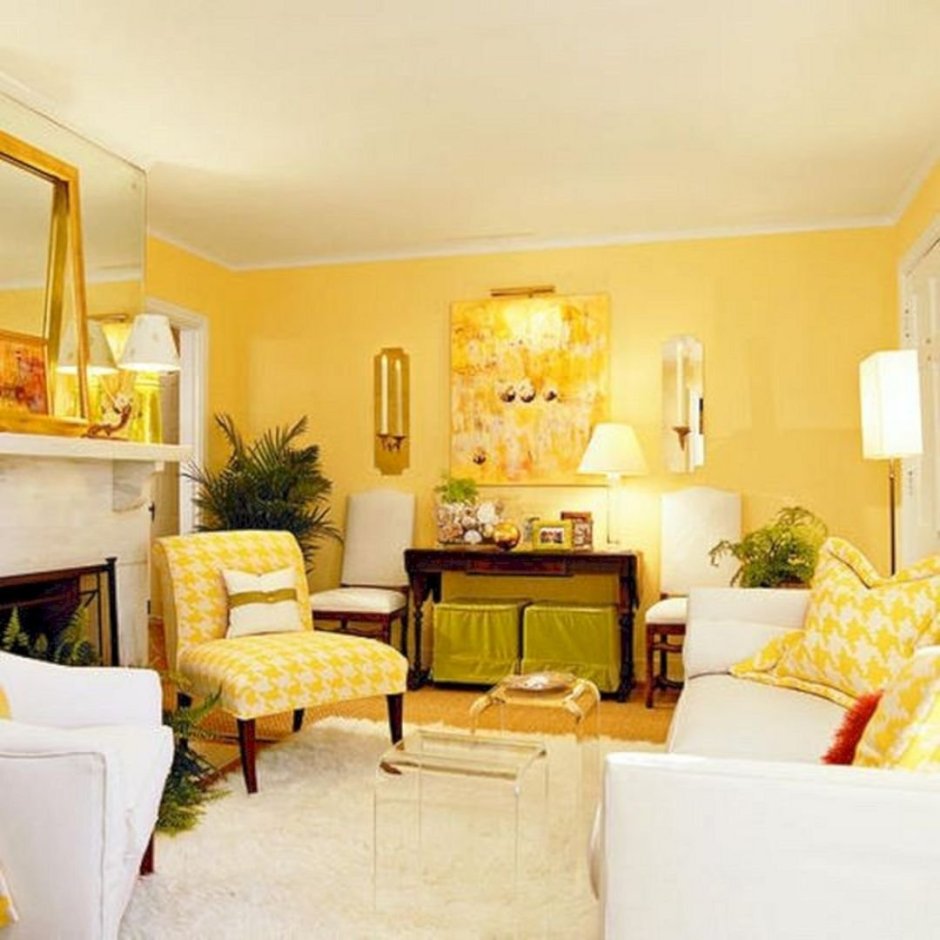 Гостиная с желтыми стенами