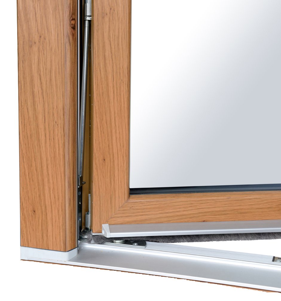 Пластиковая дверь с алюминиевым порогом