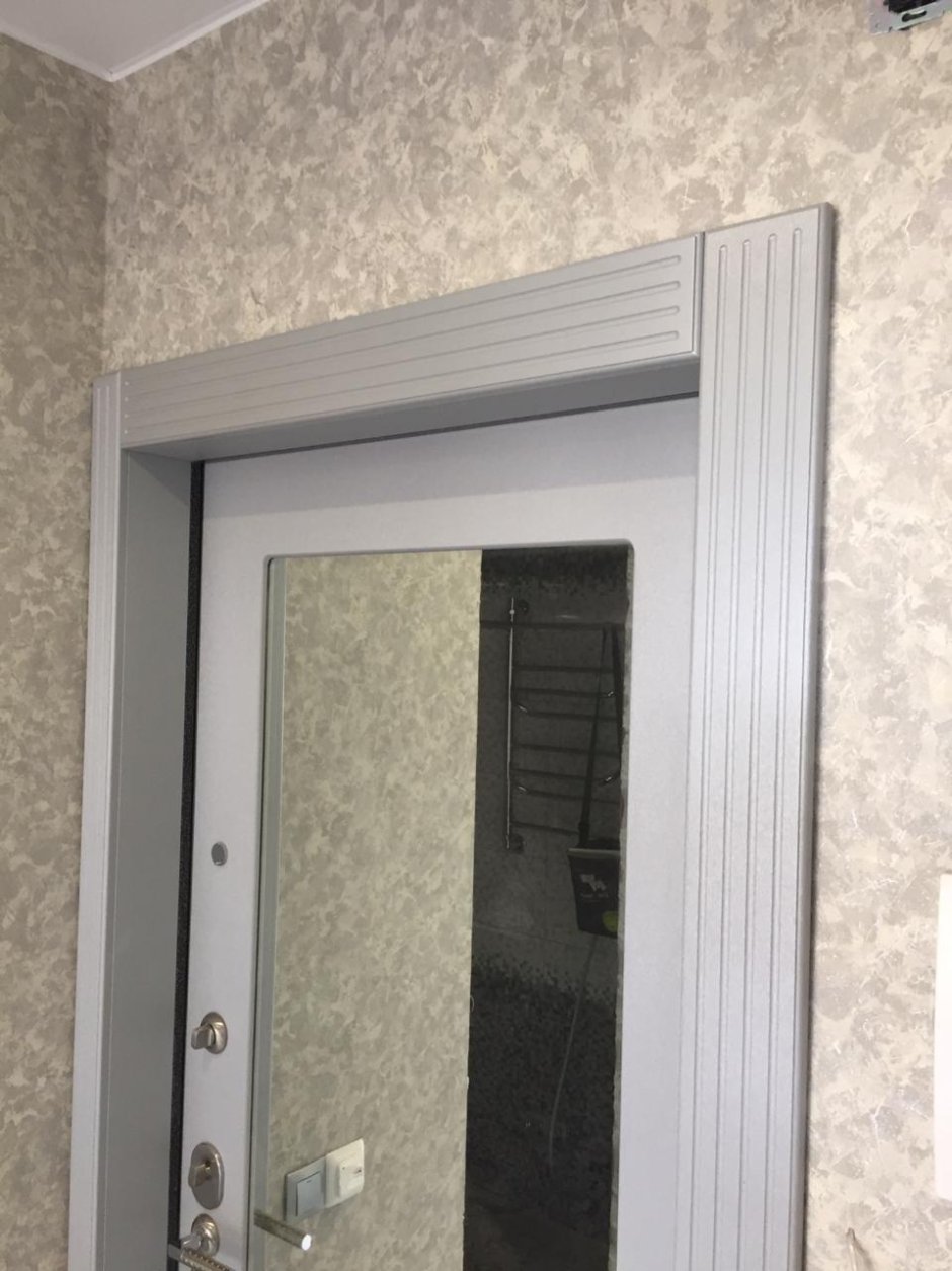 Отделка дверей наличниками