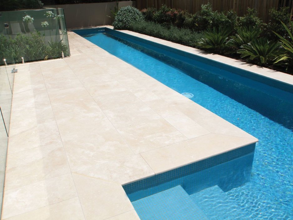 Щелевой переливной лоток