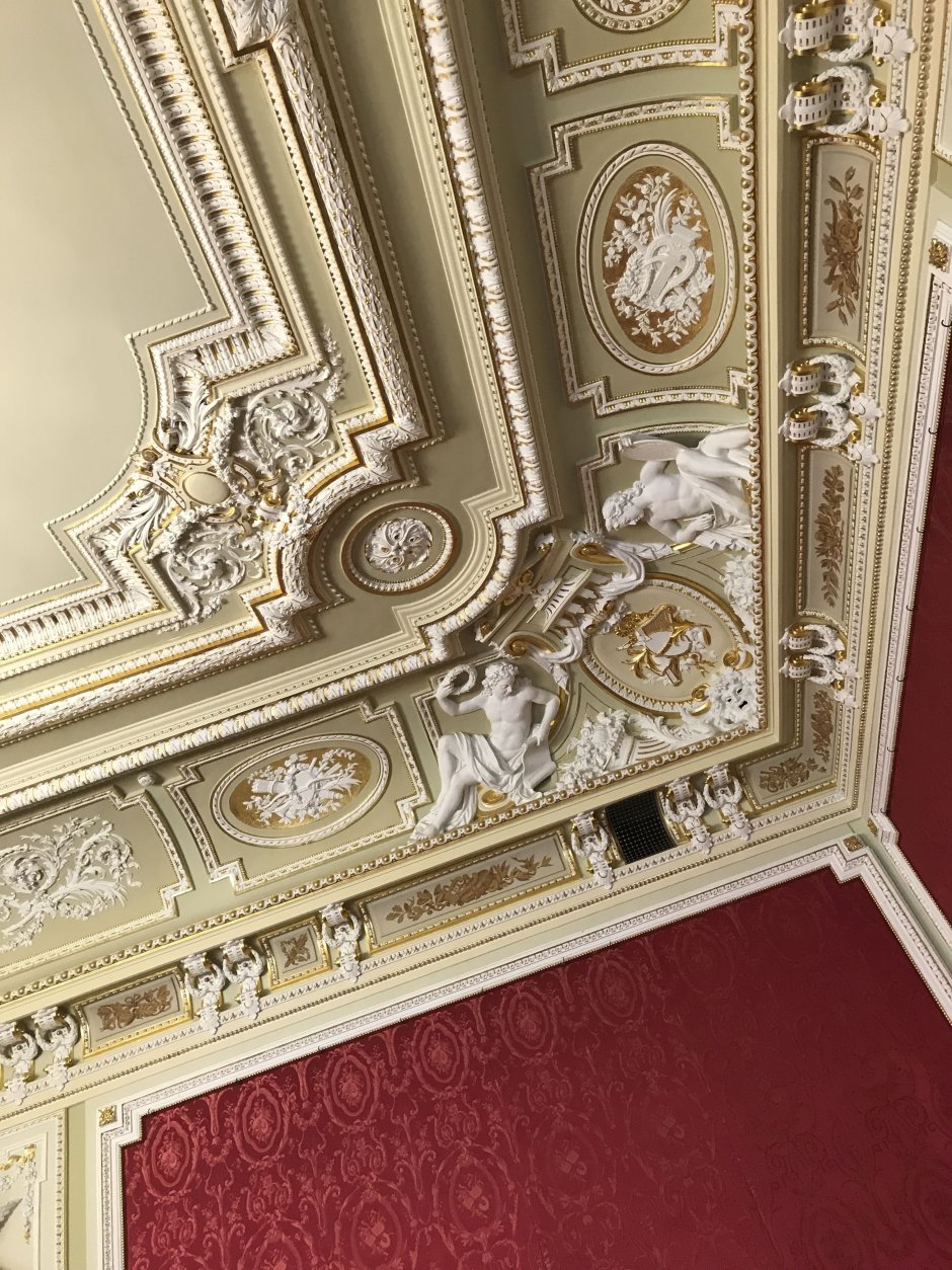 Гипсовая лепнина в интерьере