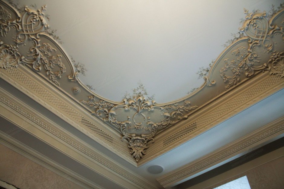 Подвесные потолки с лепкой