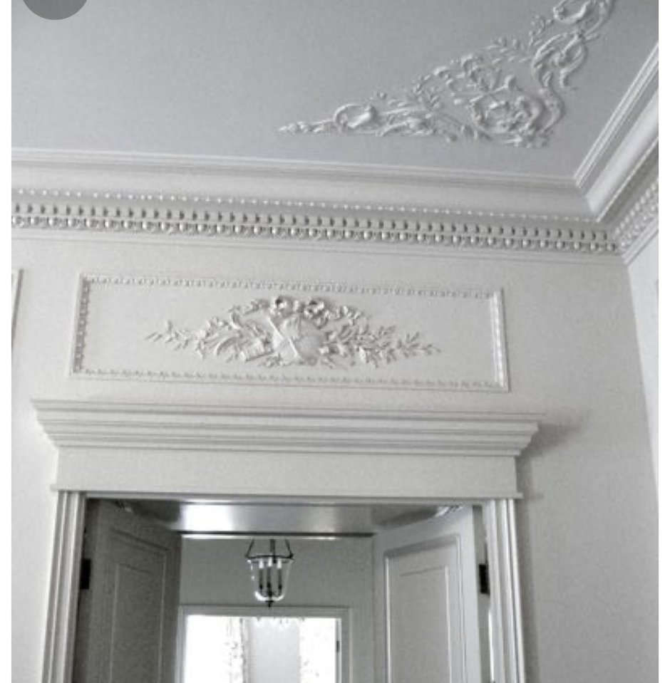 Лепнина на потолке