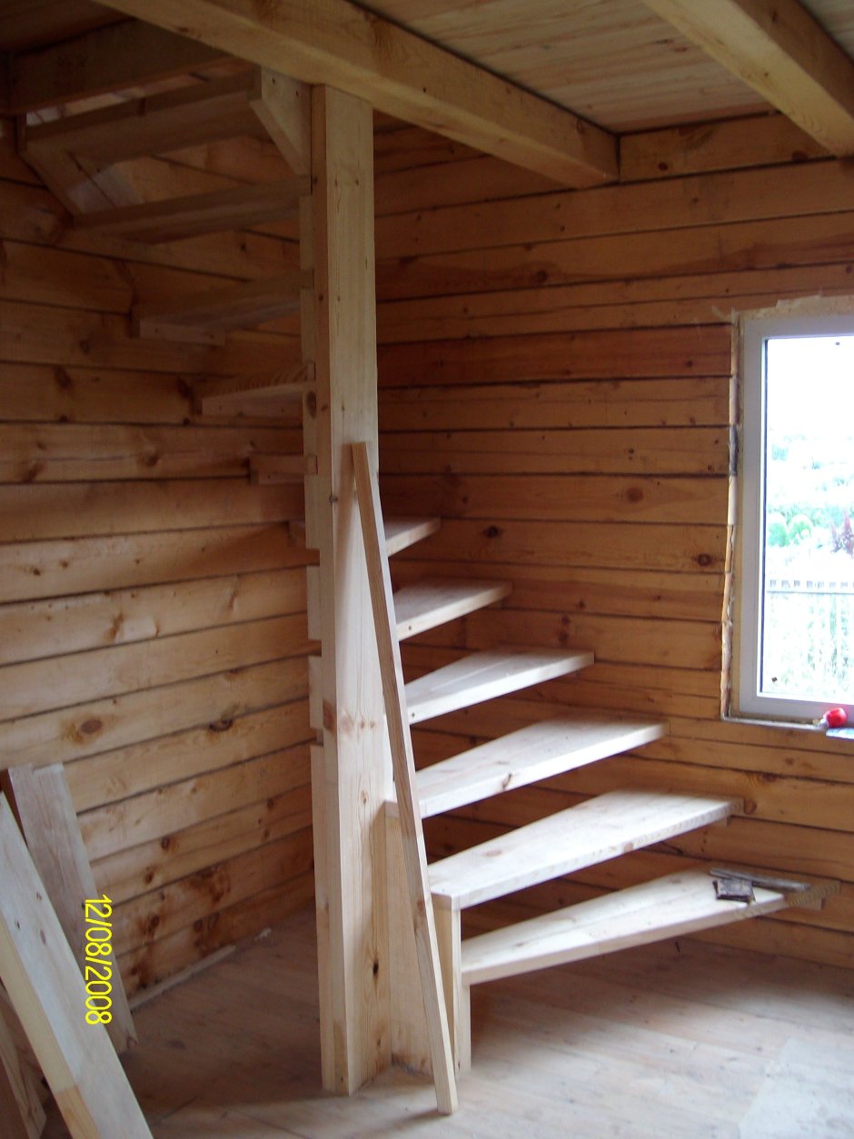 Винтовая лестница для дачи
