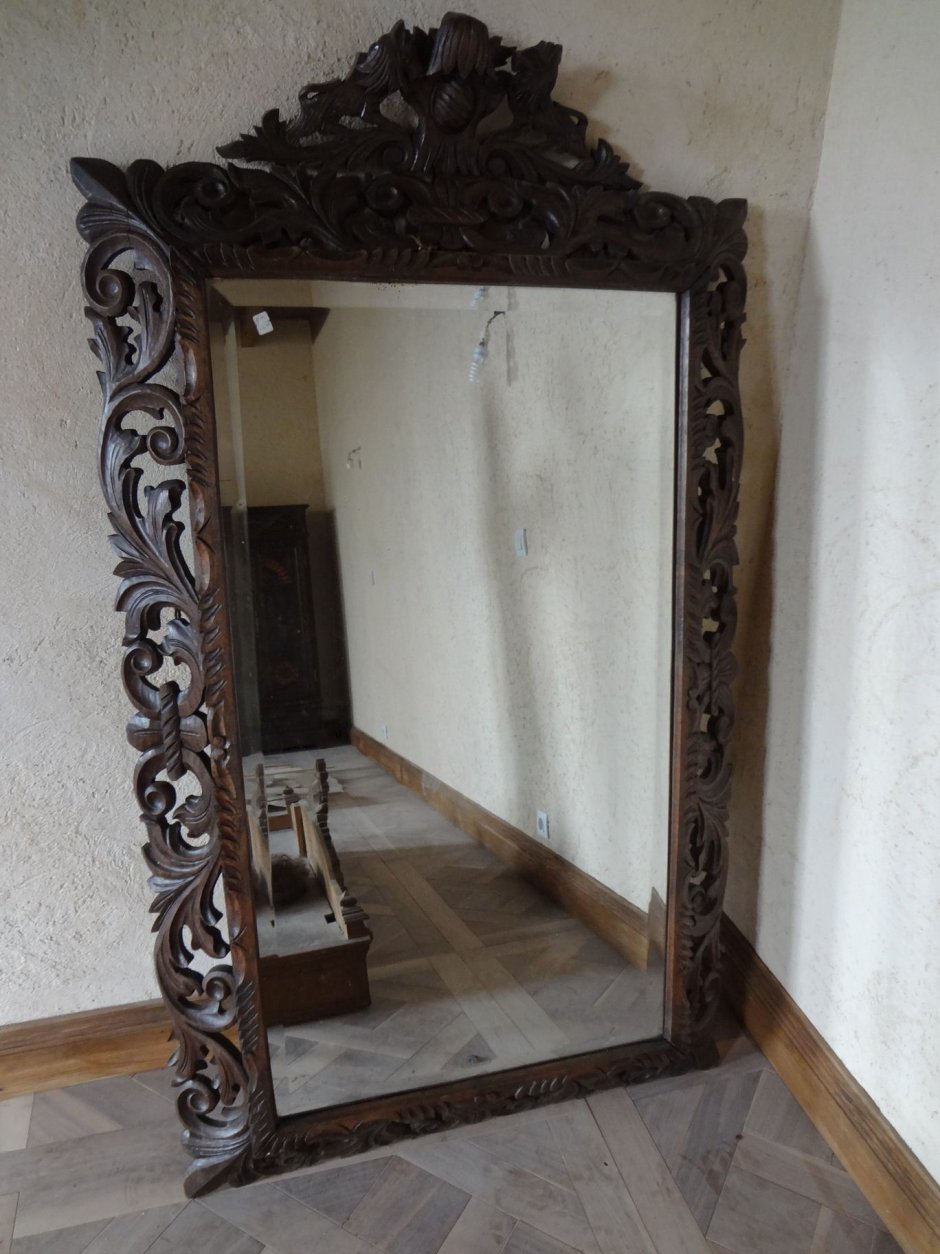 Старинное резное зеркало