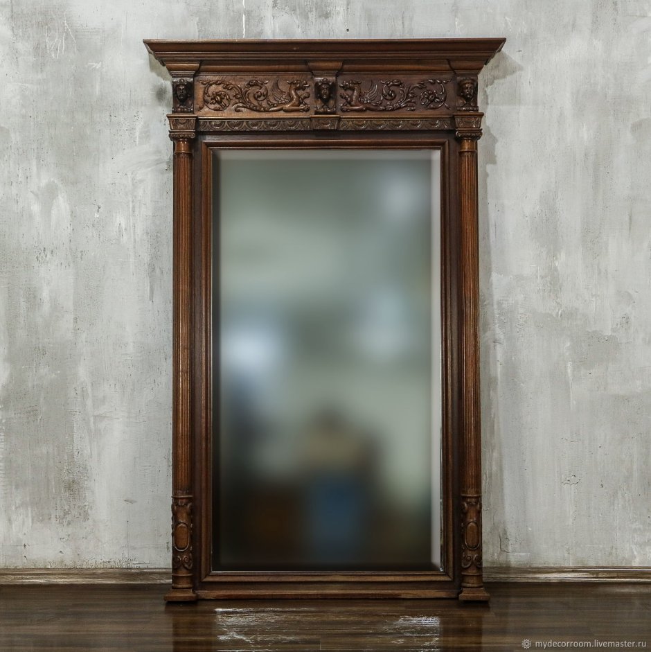 Зеркало на стену в деревянной раме