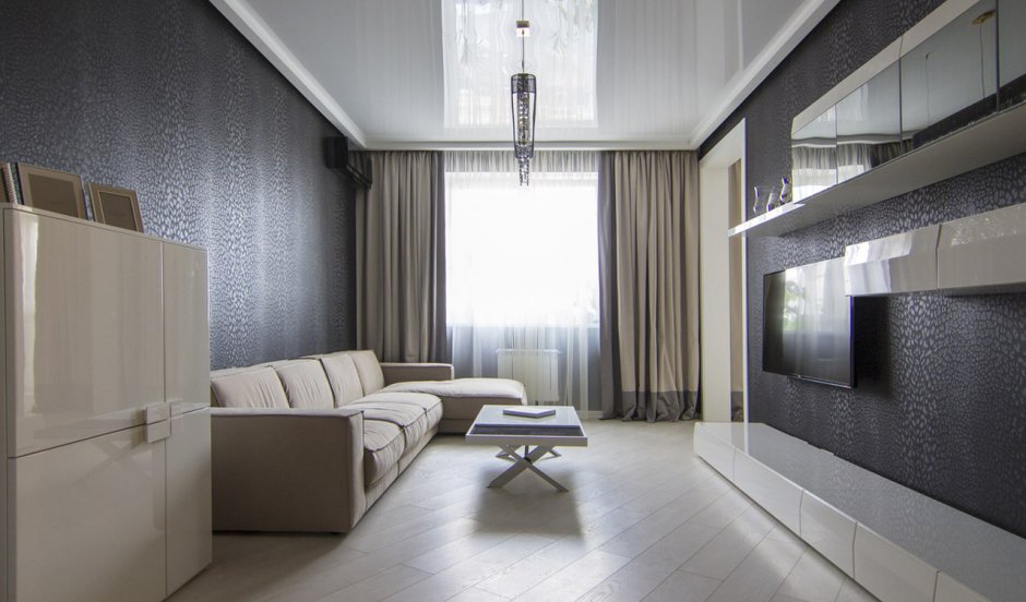 Гостиная с фиолетовыми акцентами