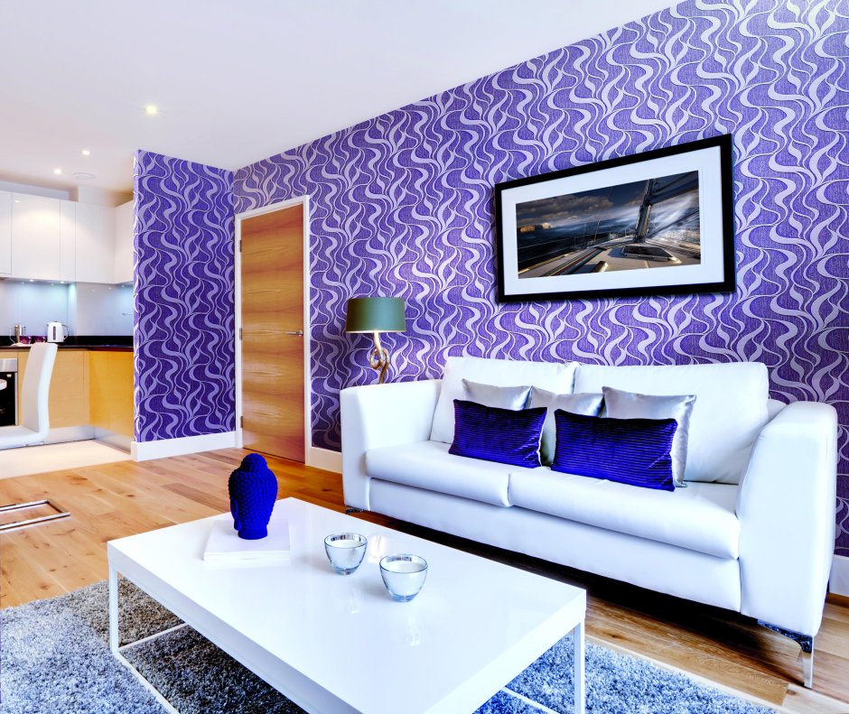 Глянцевые обои для стен