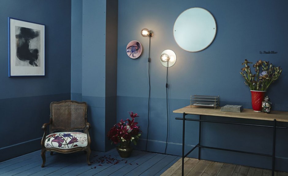 Скандинавский интерьер с синими стенами