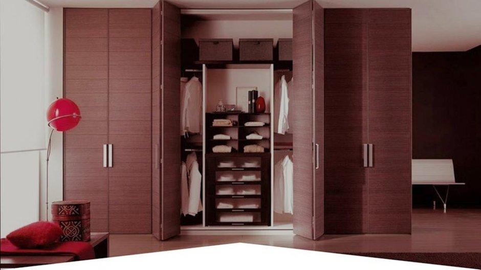 Шкаф со складными дверцами