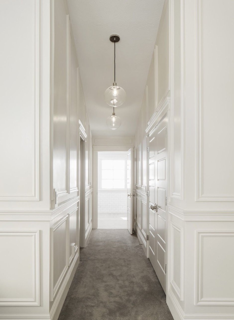 Молдинги в прихожей