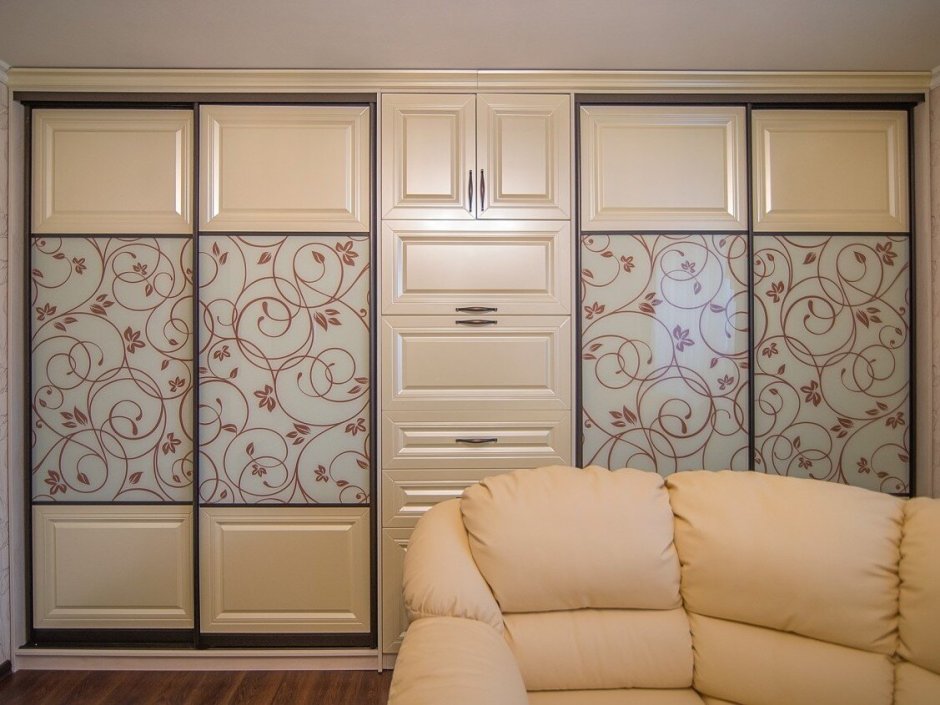 Шкаф купе с багетом