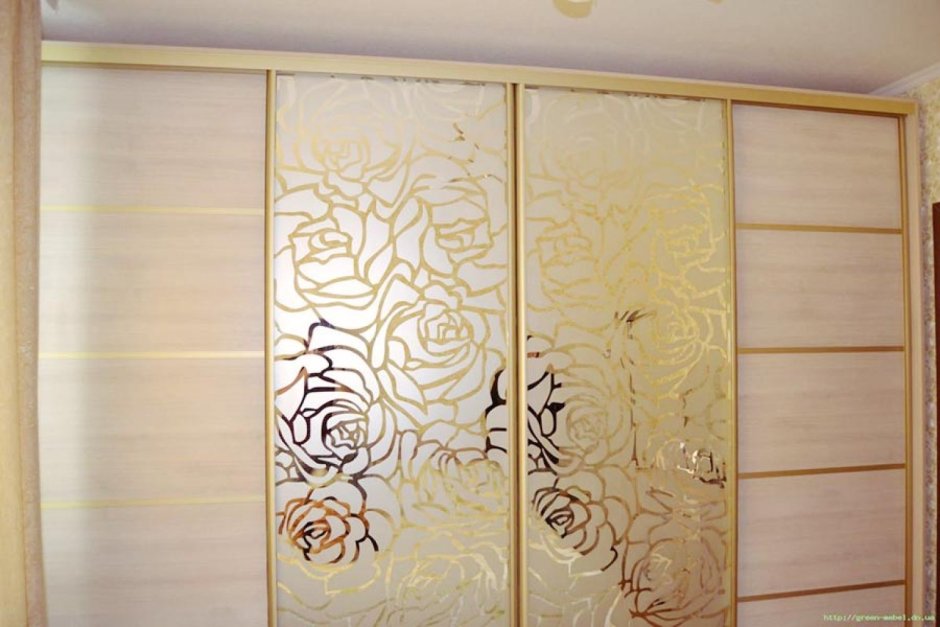 Шкаф купе 4 двери с зеркалом пескоструй