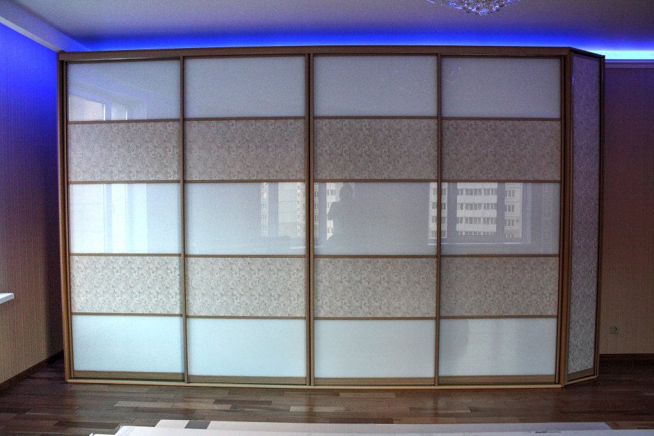 Встроенные шкафы купе в классическом стиле