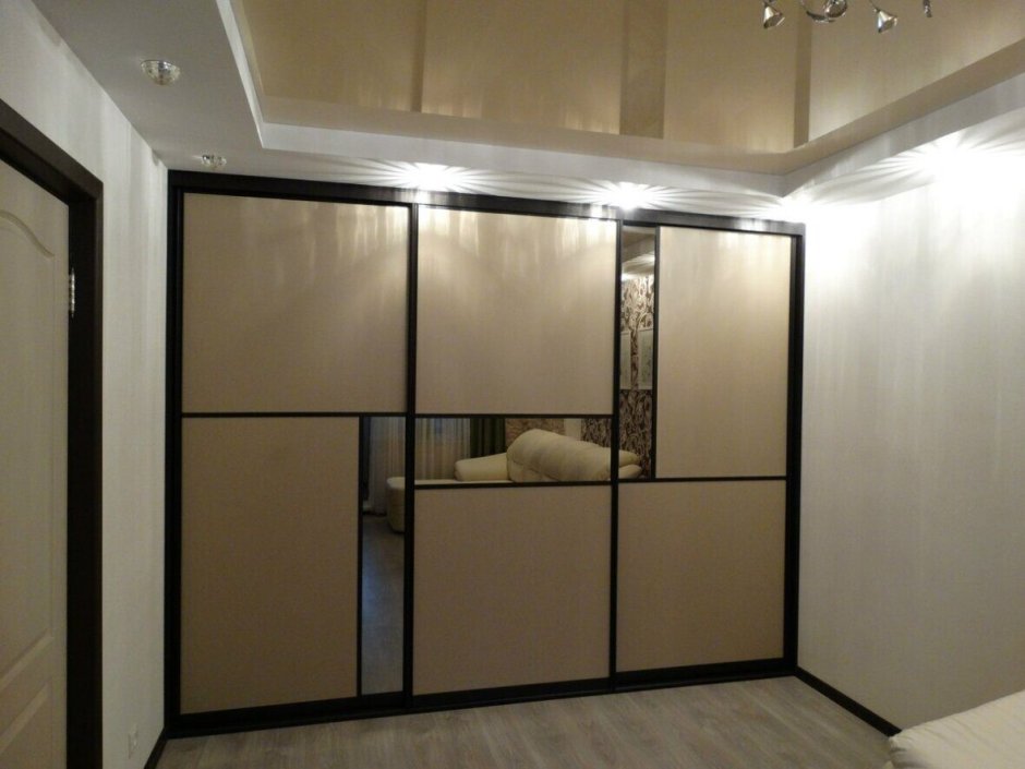 Шкаф купе лакобель и зеркало 4 двери