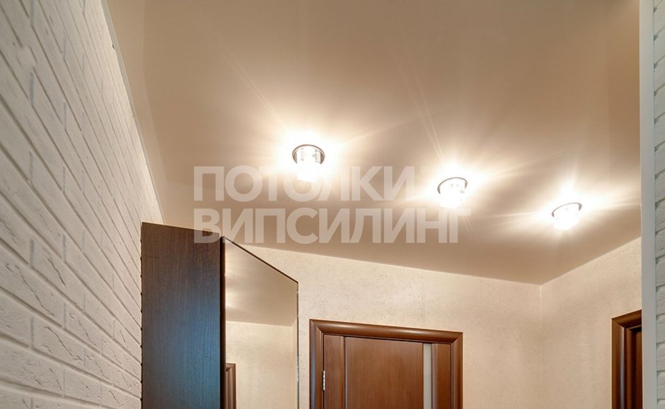 Спальня в светлых тонах