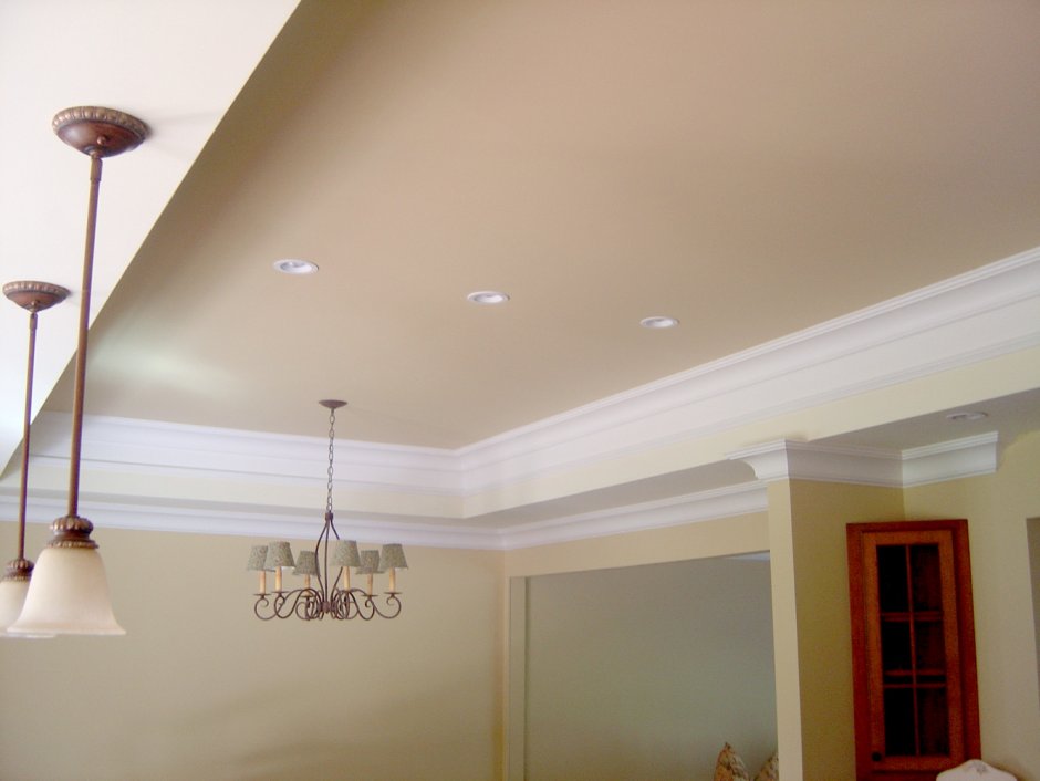 Натяжной потолок кофейного цвета