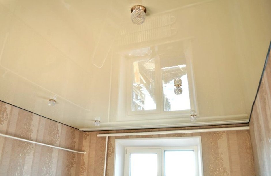 Натяжной потолок бежевый матовый