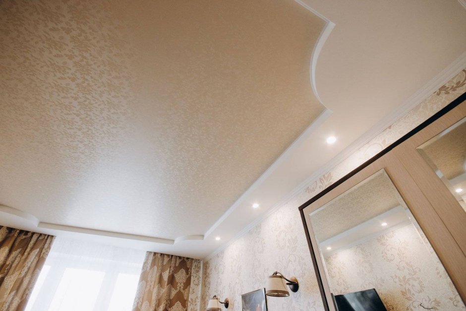 Натяжной потолок матовый персиковый