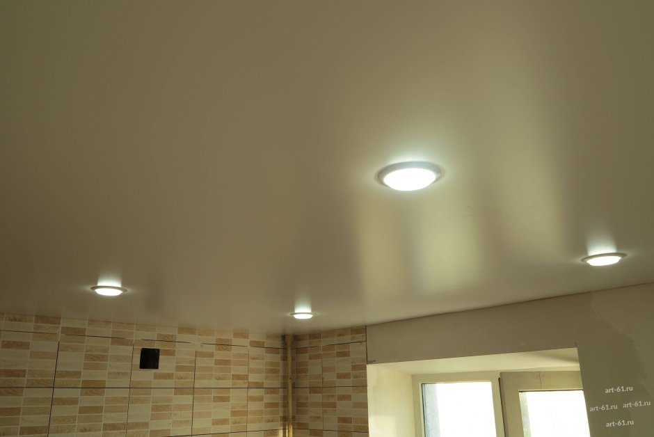 Натяжной потолок персикового цвета