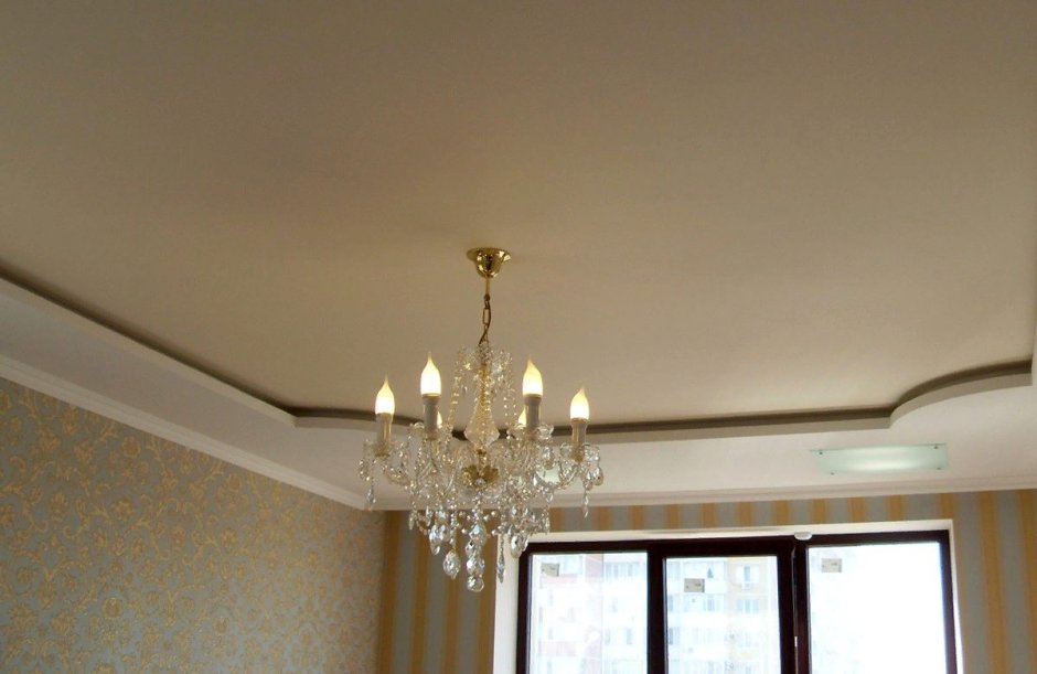 Бежевый вытяжной потолок