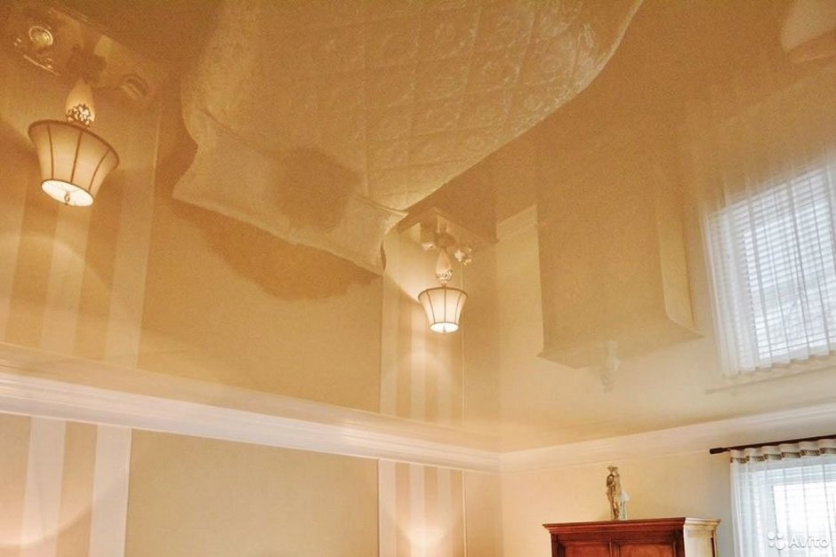 Бесшовный матовый потолок