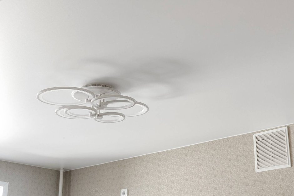 Расположение точечных светильников в прихожей