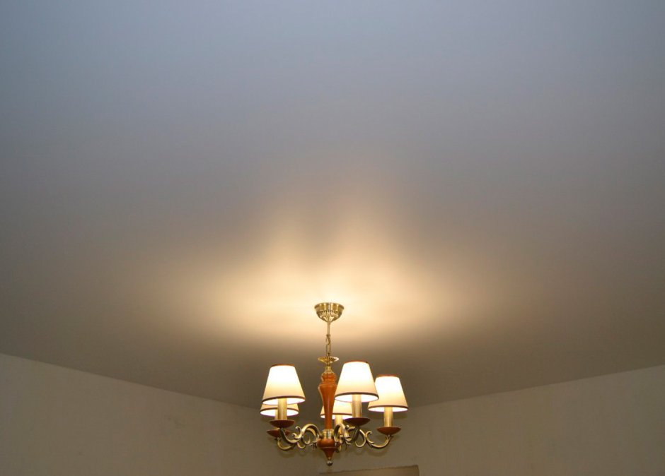 Матовый натяжной потолок м110