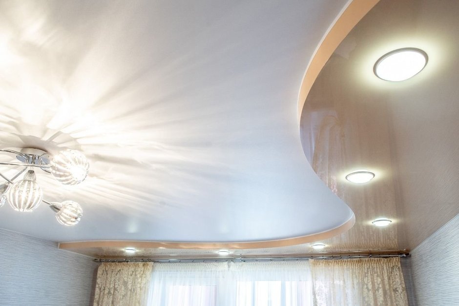 Разноуровневый натяжной потолок