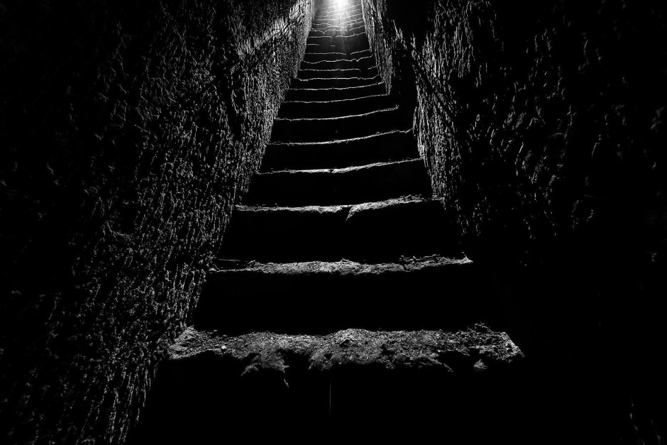 Мрачная лестница