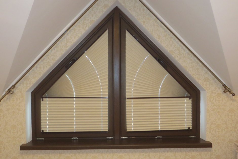 Треугольные слуховые окна на крыше