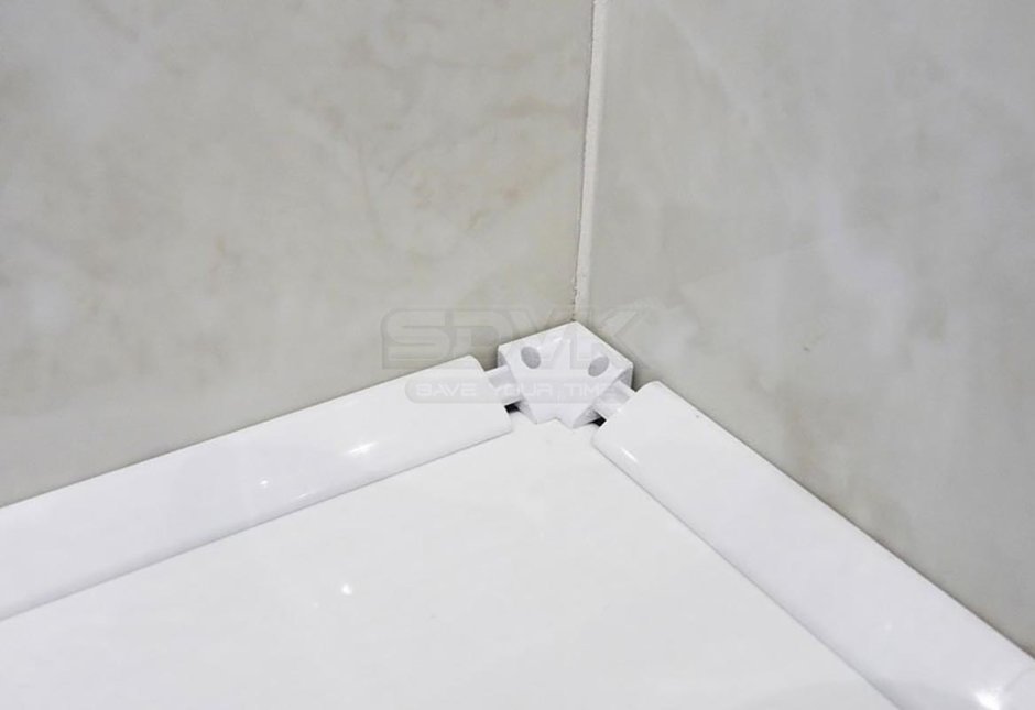 Потолочный плинтус в ванную комнату