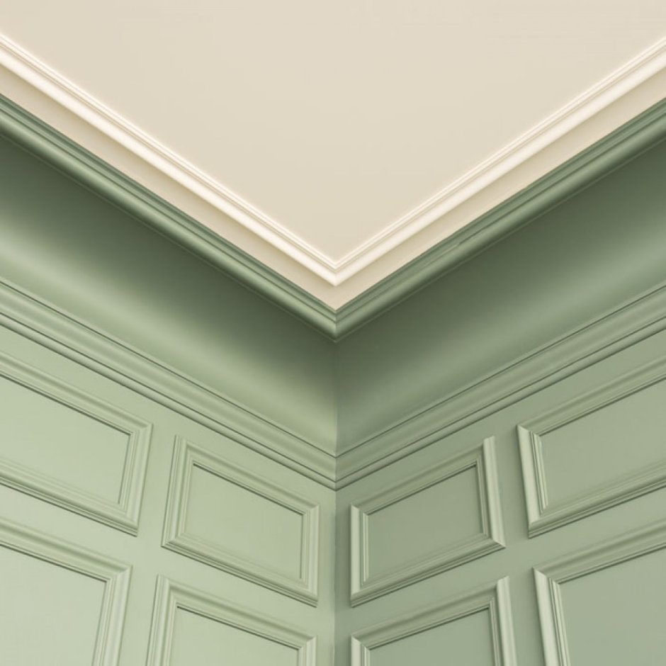 Крашеный потолочный плинтус