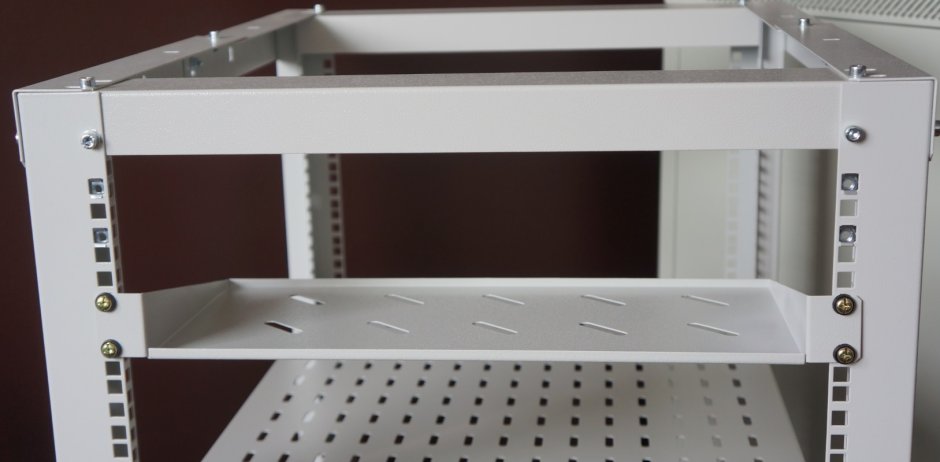 Перфорированная панель для стеллажа