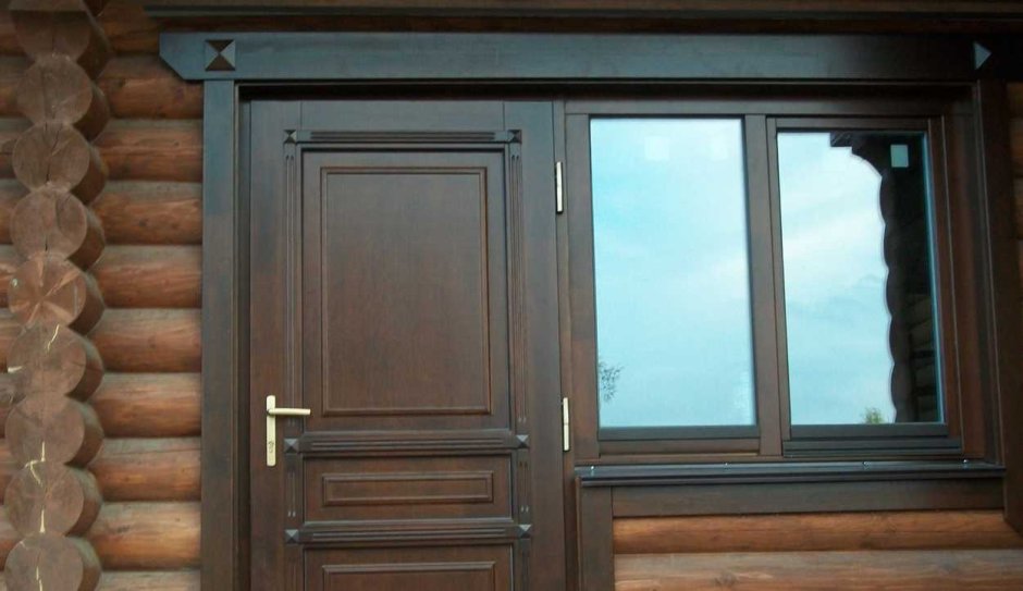 Пластиковые двери в сруб входные