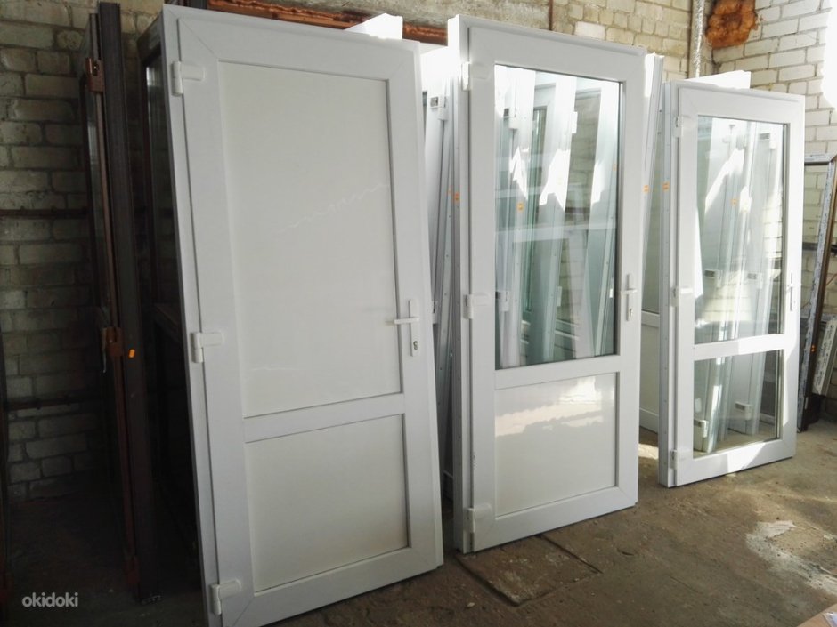 Металлопластиковые входные двери Рехау