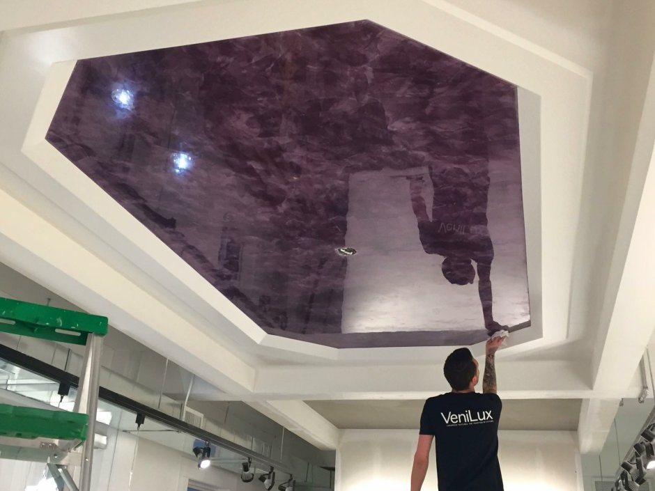 Потолок из венецианской штукатурки