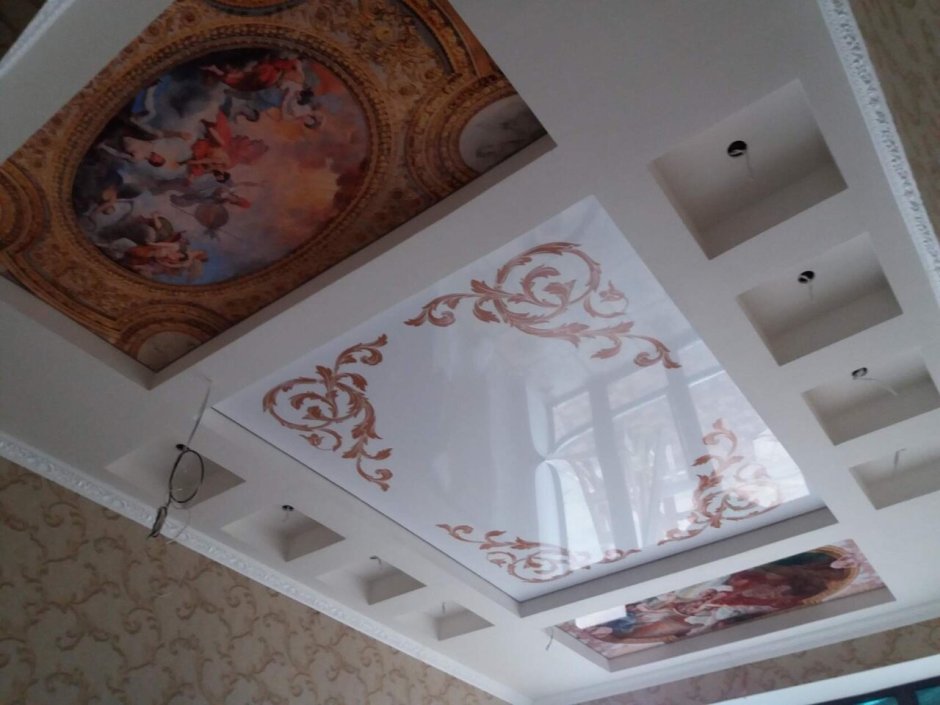 Натяжной потолок в венецианском стиле
