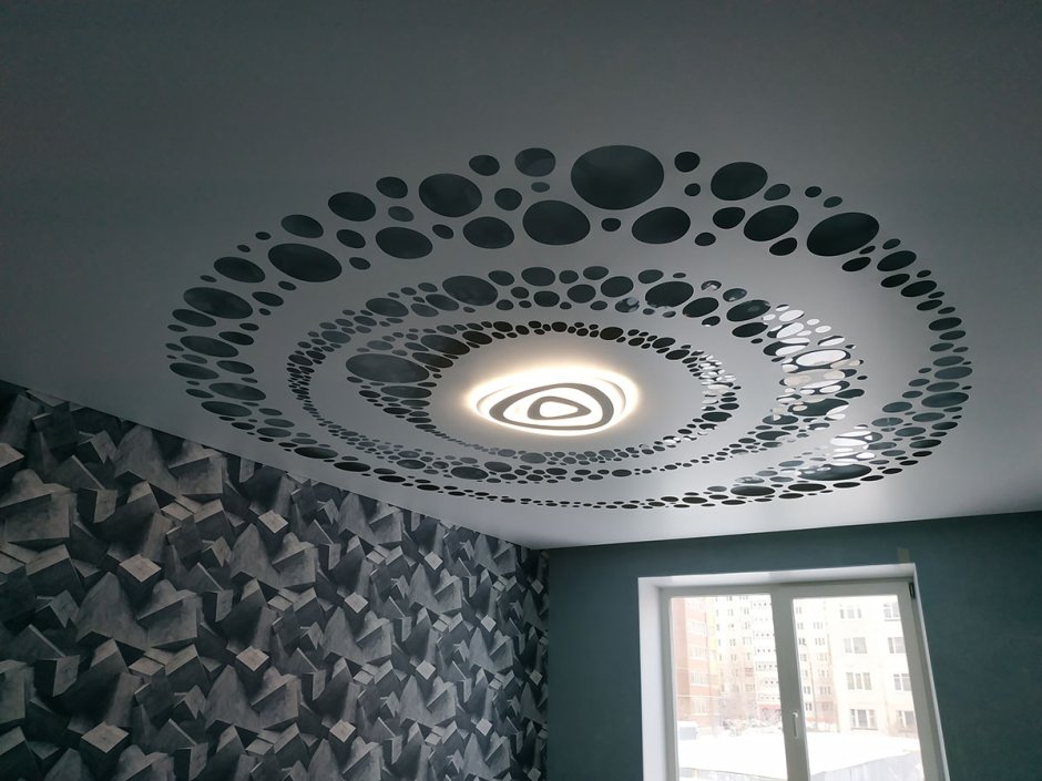 Резные натяжные потолки