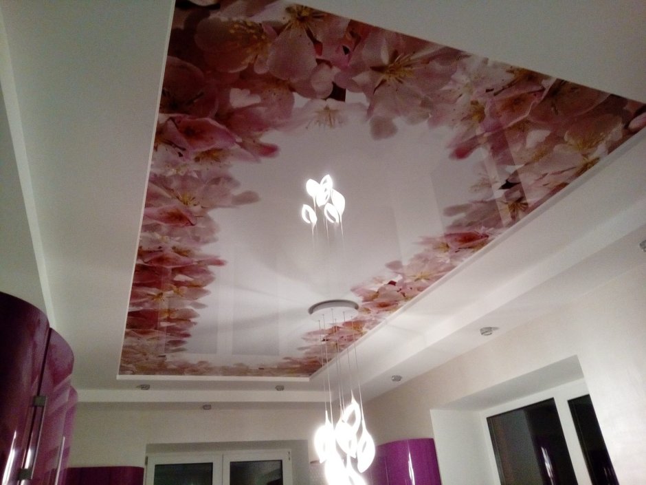 Натяжные потолки с принтом под мрамор
