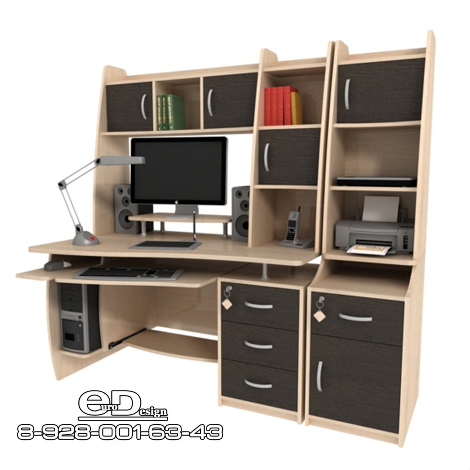 Вместительный компьютерный стол