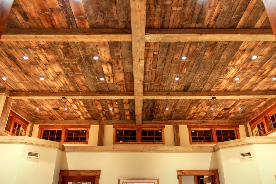 Многоуровневые деревянные потолки