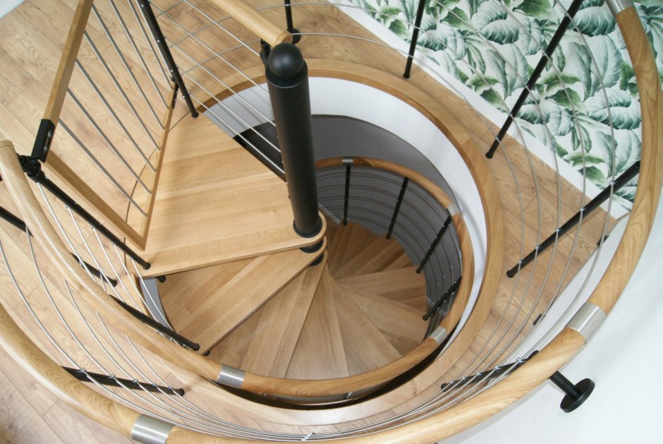 Винтовая лестница на чердак