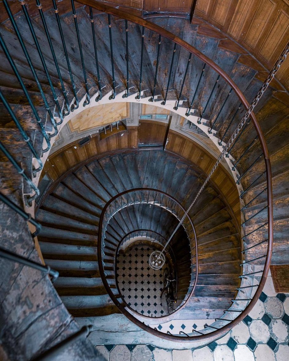 Круглая лестница в дом