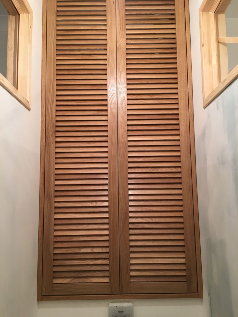 Жалюзийные двери для шкафа в туалете