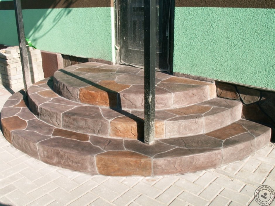 Отделка полукруглого крыльца