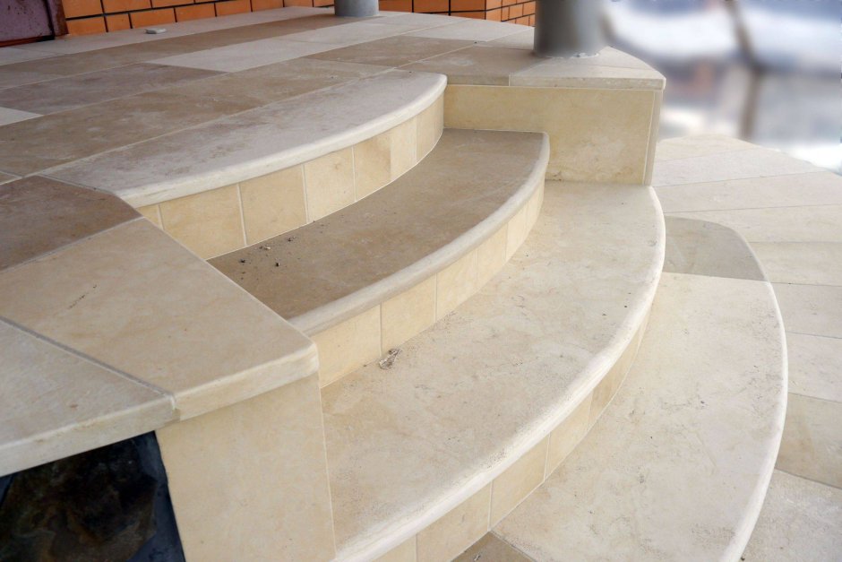 Облицовка круглого крыльца