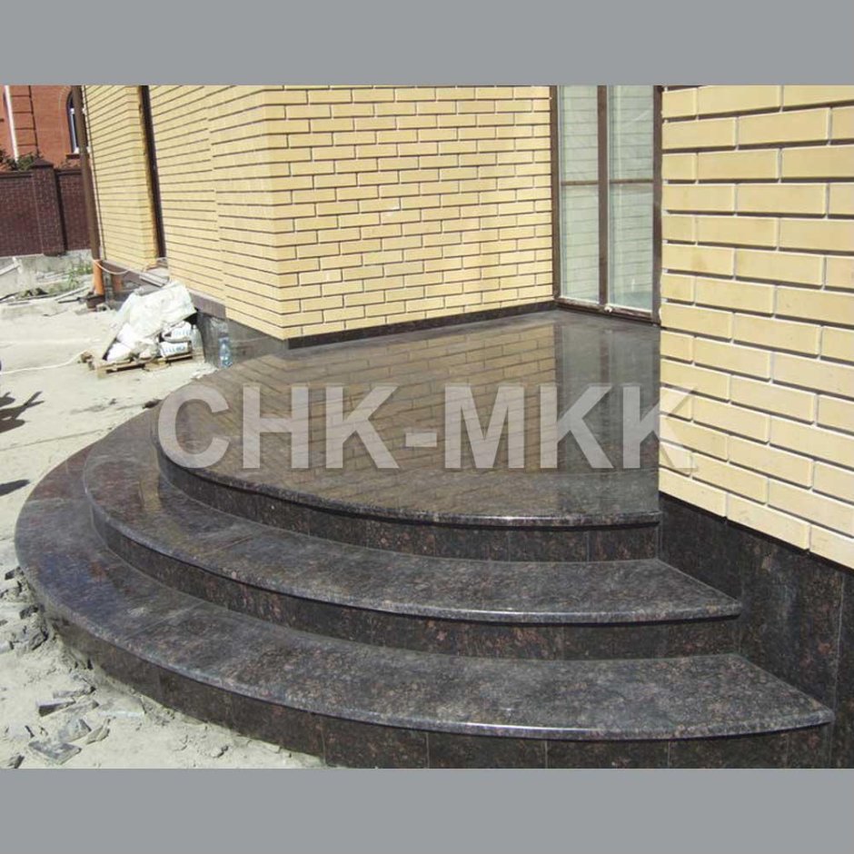 Гранитные ступени для крыльца полукругом