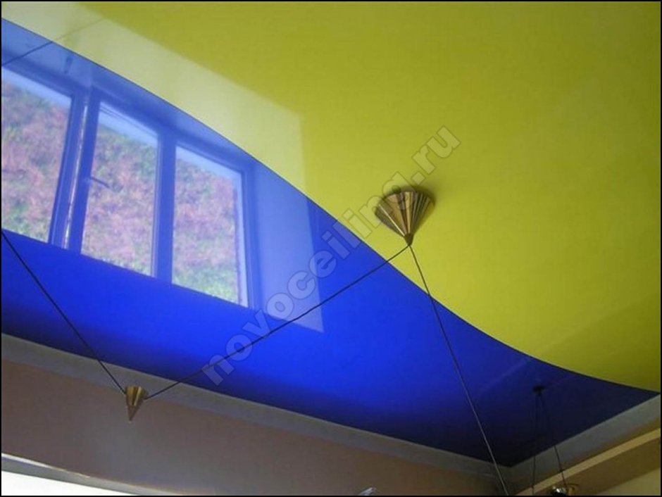 Разноцветный натяжной потолок