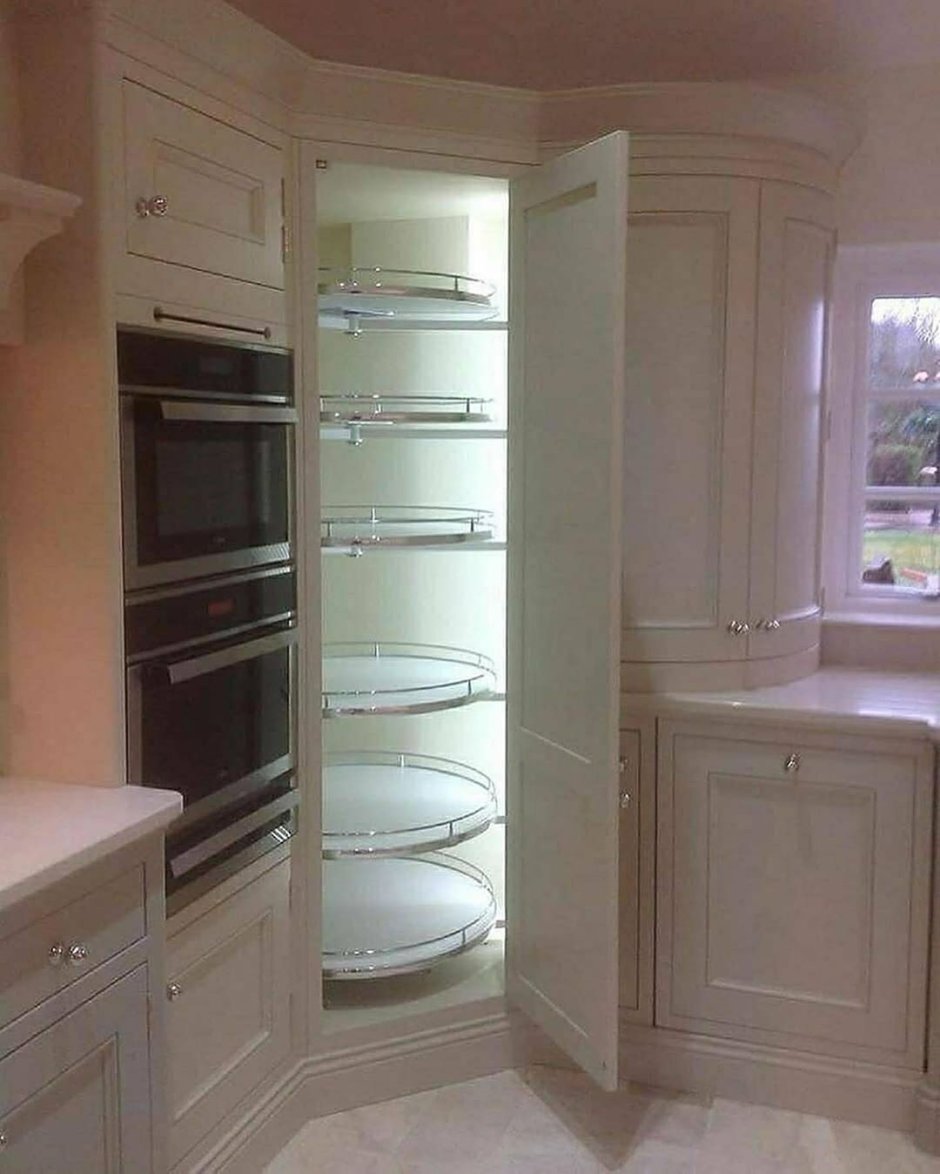 Шкаф с полочками